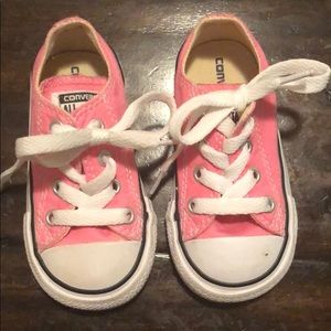 Toddler pink converse